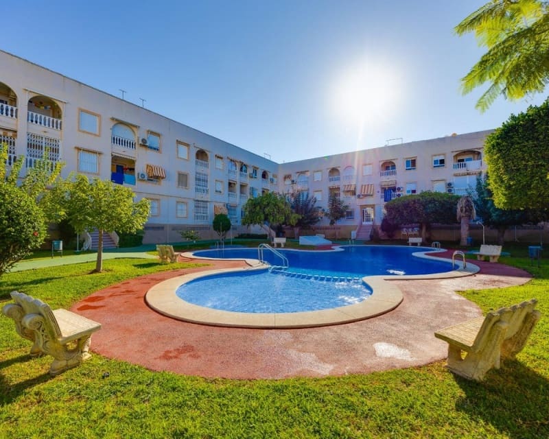 2 makuuhuone Huoneisto myytävänä paikassa Torrevieja mukana uima-altaan 
autotalli - 159 900 € (Ref: 10167387)