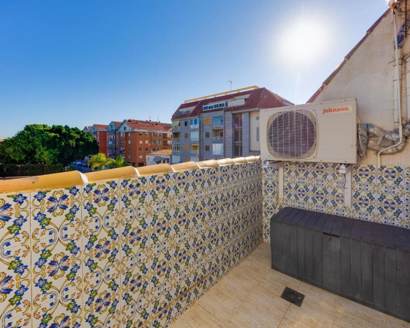 2 makuuhuone Huoneisto myytävänä paikassa Torrevieja mukana uima-altaan 
autotalli - 159 900 € (Ref: 10167387)