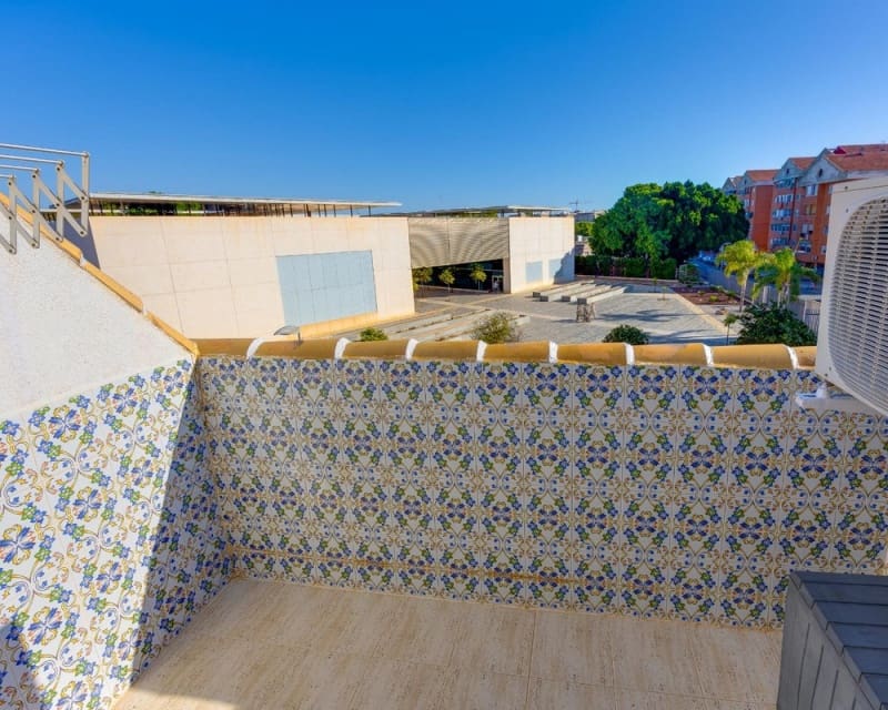 2 makuuhuone Huoneisto myytävänä paikassa Torrevieja mukana uima-altaan 
autotalli - 159 900 € (Ref: 10167387)