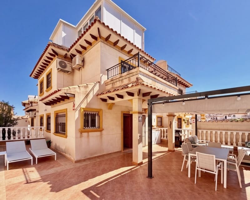 3 slaapkamer Huis te koop in Cabo Roig met zwembad - € 285.000 (Ref: 10167388)
