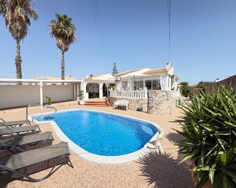 3 soveværelse Villa til salg i San Luis med swimmingpool garage - € 399.900 (Ref: 10167390)