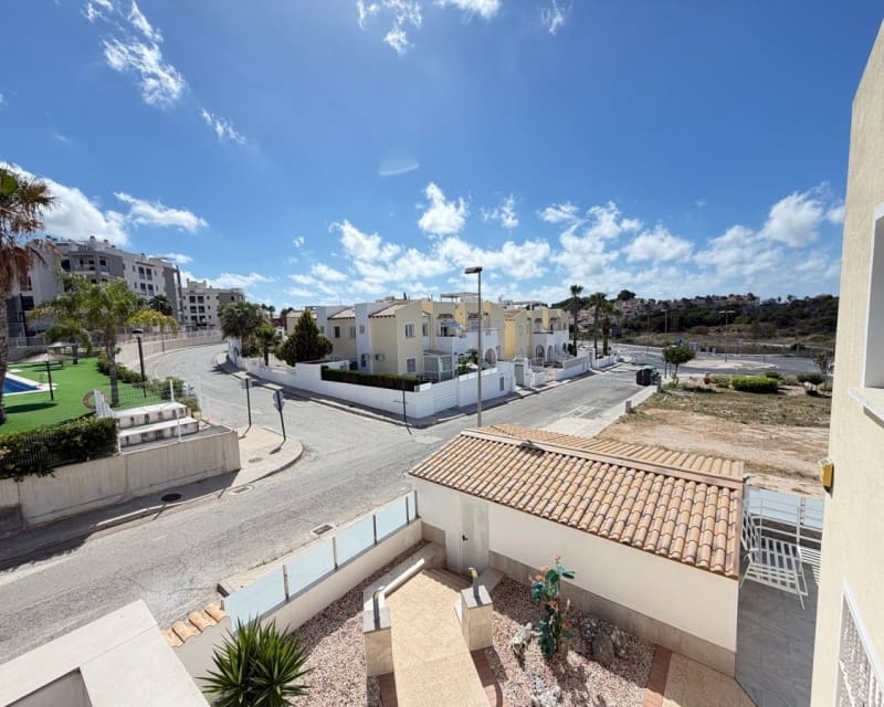 2 soveværelse Lejlighed til salg i Villamartin med swimmingpool - € 189.900 (Ref: 10167394)