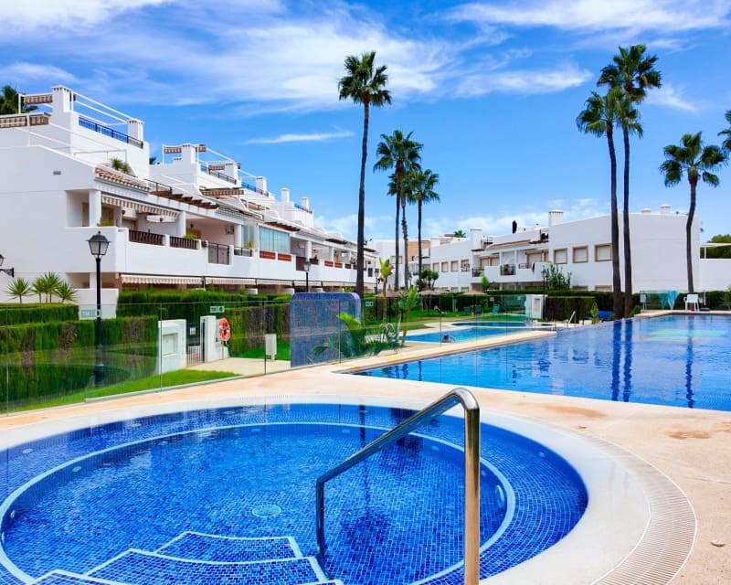 2 soveværelse Lejlighed til salg i Villamartin med swimmingpool - € 269.000 (Ref: 10167395)