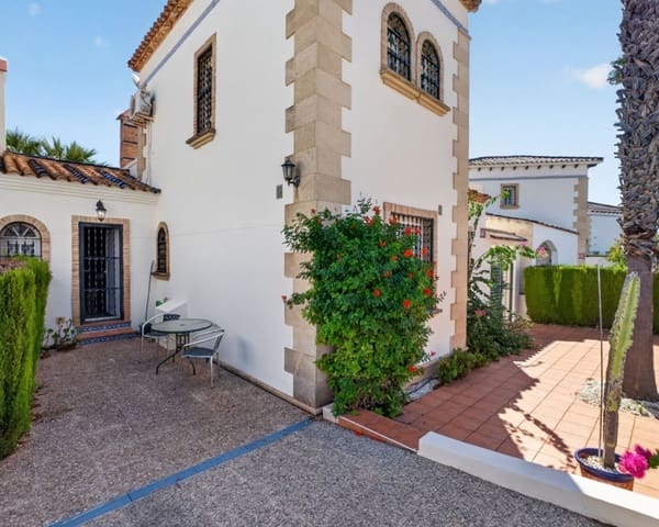 3 soveværelse Villa til salg i Villamartin, Orihuela med swimmingpool - € 529.000 (Ref: 10167396)