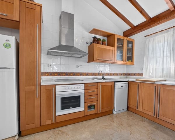 3 soveværelse Villa til salg i Villamartin, Orihuela med swimmingpool - € 529.000 (Ref: 10167396)