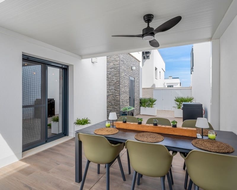 Chalet de 3 habitaciones en Los Montesinos en venta con piscina - 469.000 € (Ref: 10167404)