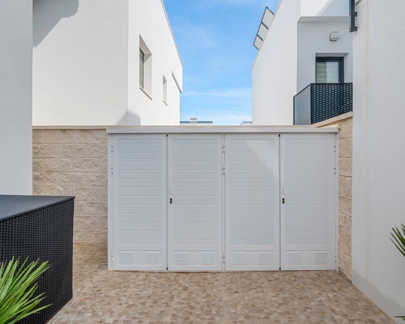 Chalet de 3 habitaciones en Los Montesinos en venta con piscina - 469.000 € (Ref: 10167404)