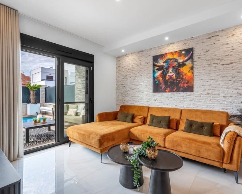 Chalet de 3 habitaciones en Los Montesinos en venta con piscina - 469.000 € (Ref: 10167404)