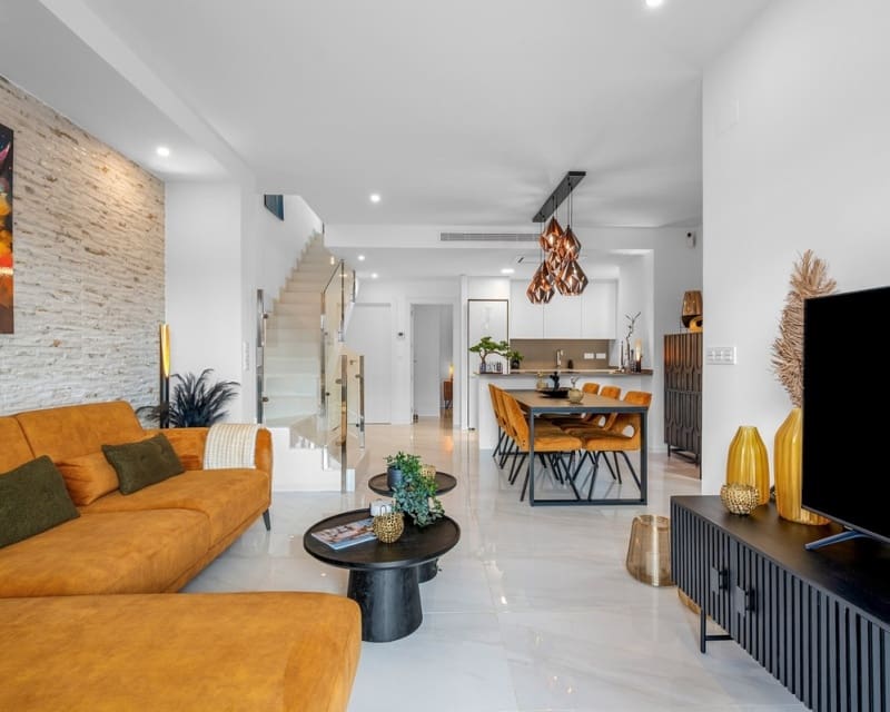 Chalet de 3 habitaciones en Los Montesinos en venta con piscina - 469.000 € (Ref: 10167404)