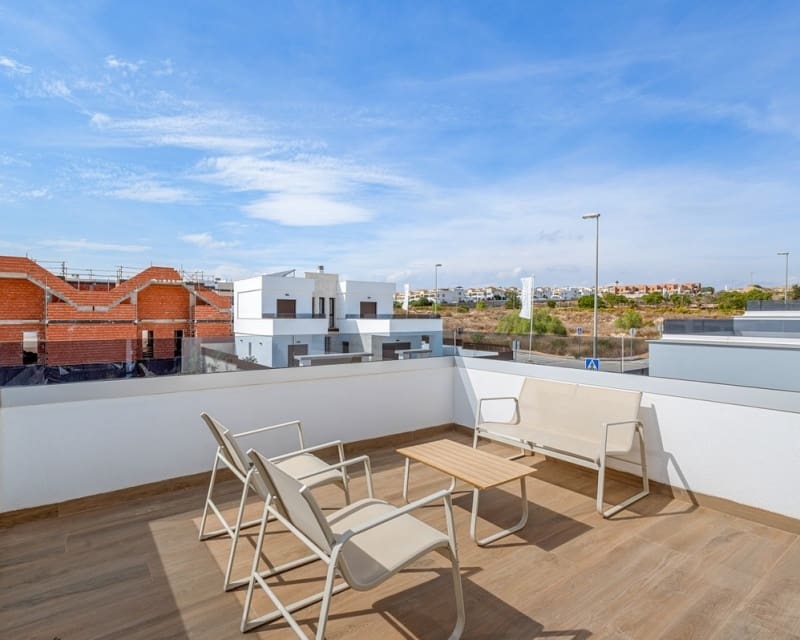 Chalet de 3 habitaciones en Los Montesinos en venta con piscina - 469.000 € (Ref: 10167404)