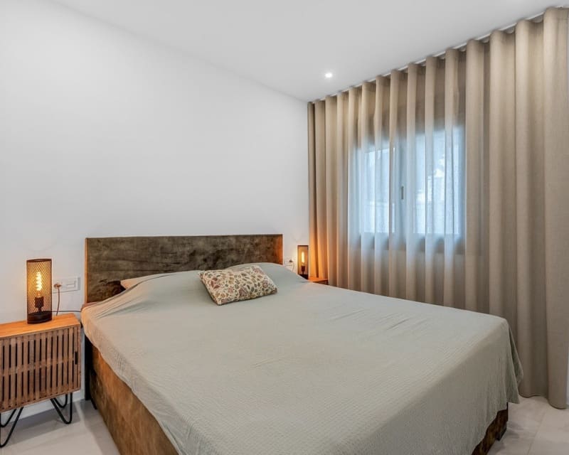 Chalet de 3 habitaciones en Los Montesinos en venta con piscina - 469.000 € (Ref: 10167404)