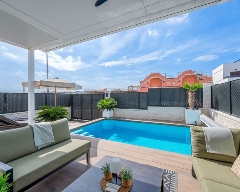 Chalet de 3 habitaciones en Los Montesinos en venta con piscina - 469.000 € (Ref: 10167404)
