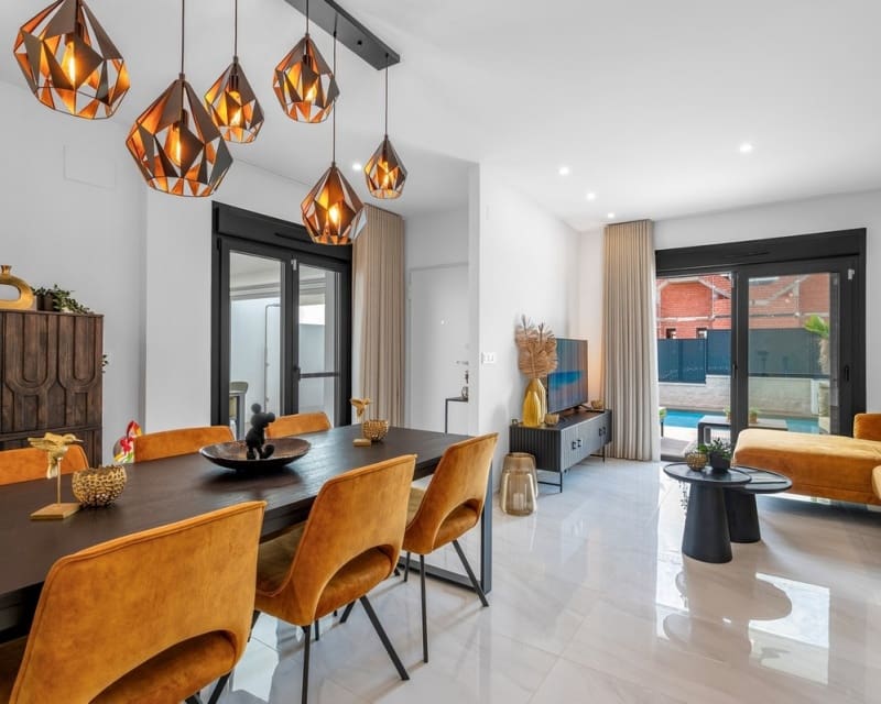 Chalet de 3 habitaciones en Los Montesinos en venta con piscina - 469.000 € (Ref: 10167404)