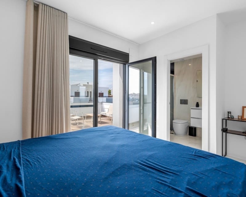 Chalet de 3 habitaciones en Los Montesinos en venta con piscina - 469.000 € (Ref: 10167404)