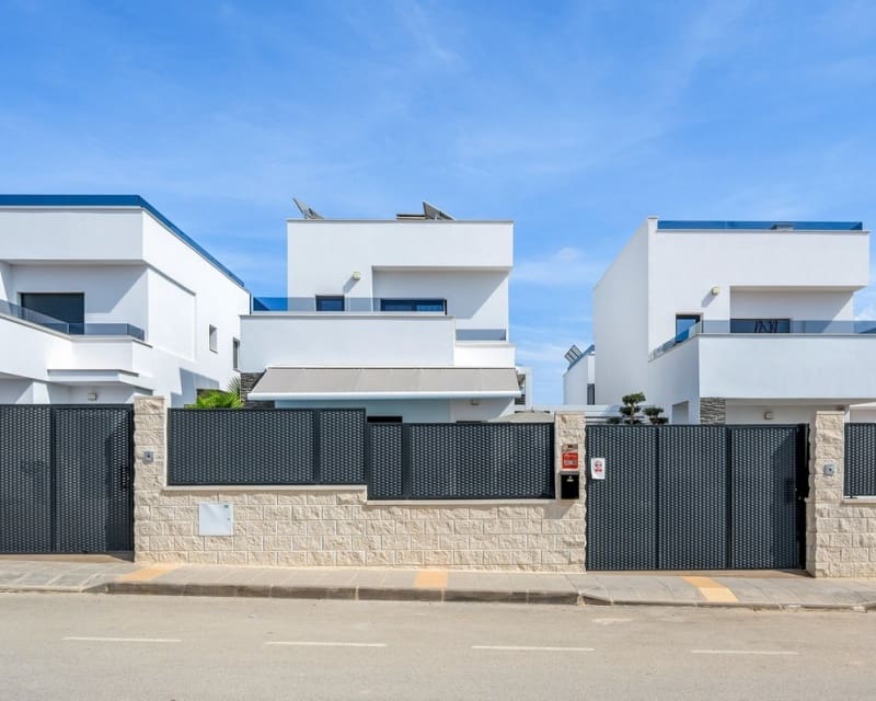 Chalet de 3 habitaciones en Los Montesinos en venta con piscina - 469.000 € (Ref: 10167404)