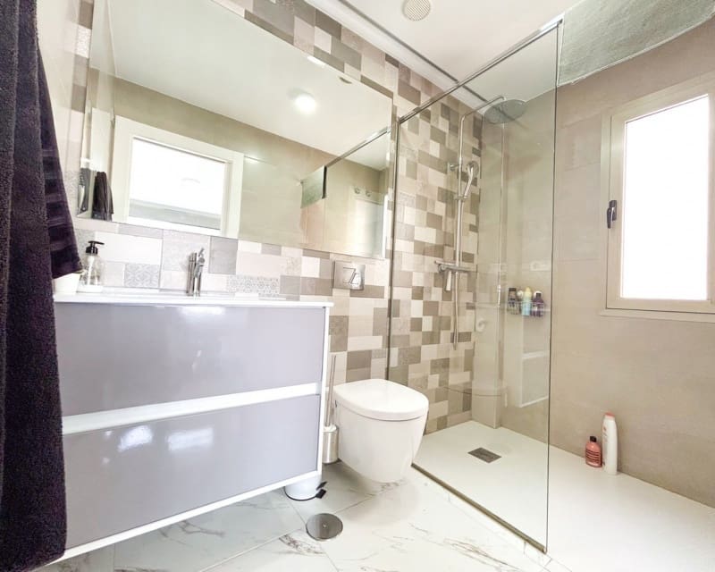 3 makuuhuone Huvila myytävänä paikassa Villamartin mukana uima-altaan - 379 995 € (Ref: 10167405)