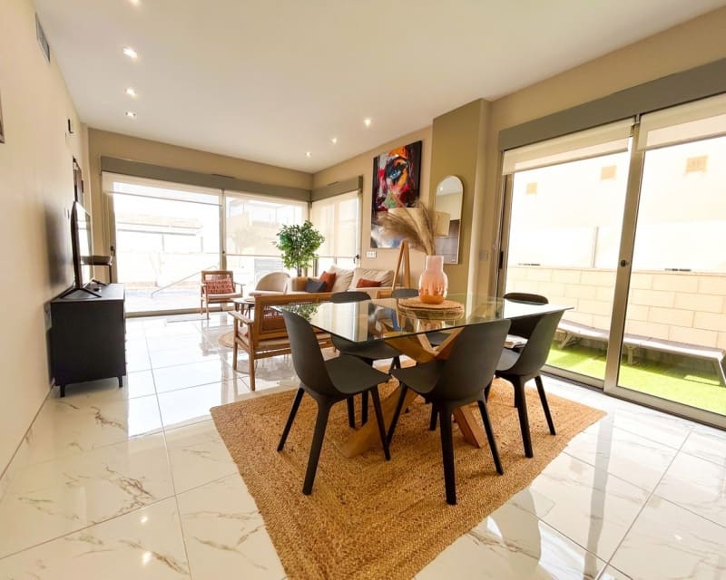 3 makuuhuone Huvila myytävänä paikassa Villamartin mukana uima-altaan - 379 995 € (Ref: 10167405)