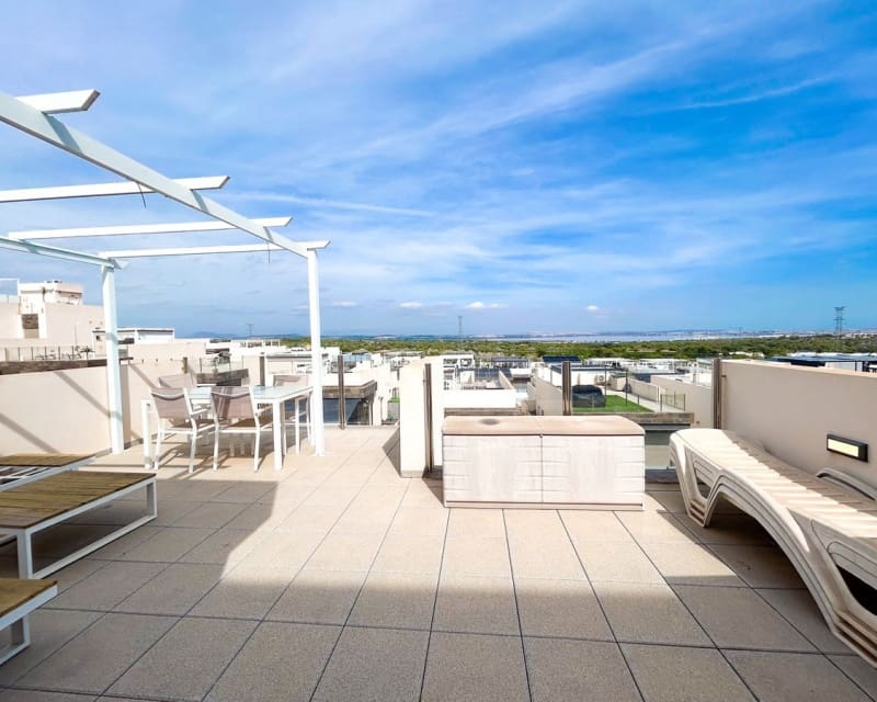 3 makuuhuone Huvila myytävänä paikassa Villamartin mukana uima-altaan - 379 995 € (Ref: 10167405)