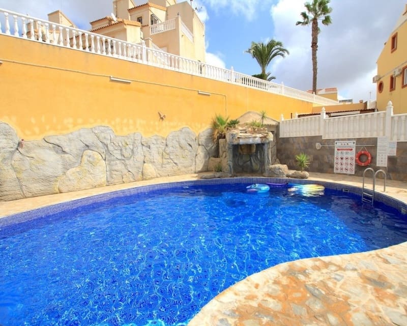 Casa de 2 habitaciones en Villamartin en venta con piscina garaje - 199.000 € (Ref: 10167414)