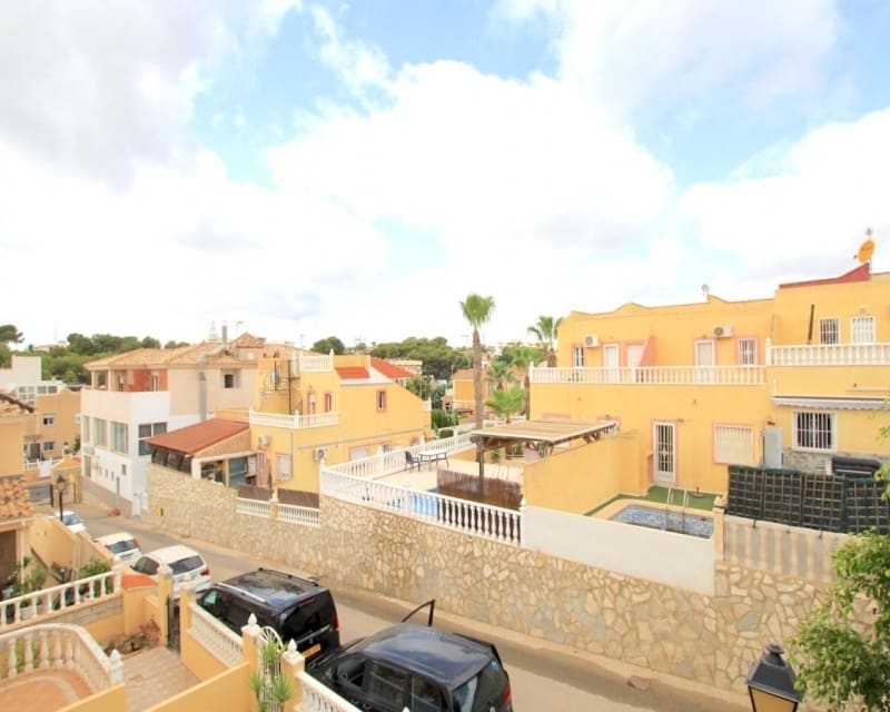 Casa de 2 habitaciones en Villamartin en venta con piscina garaje - 199.000 € (Ref: 10167414)