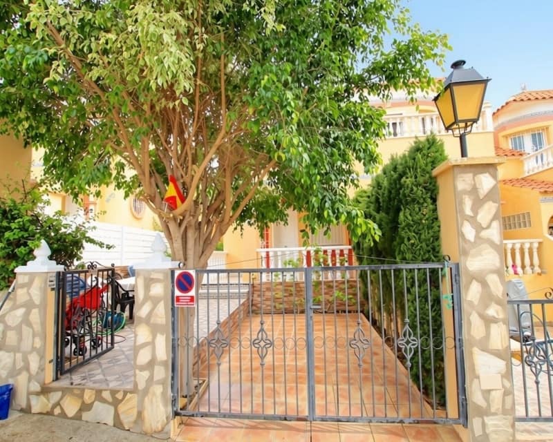 Casa de 2 habitaciones en Villamartin en venta con piscina garaje - 199.000 € (Ref: 10167414)