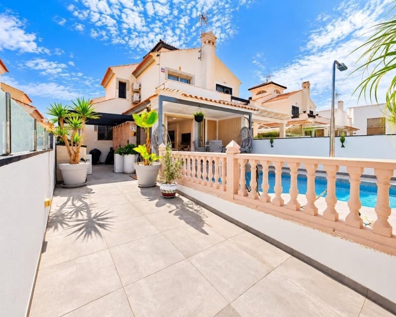 3 slaapkamer Villa te koop in Pilar de la Horadada met zwembad - € 395.000 (Ref: 10167415)