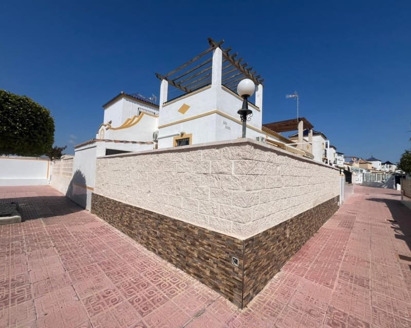 2 bedroom Villa for sale in Los Altos with pool - € 165,000 (Ref: 10167417)