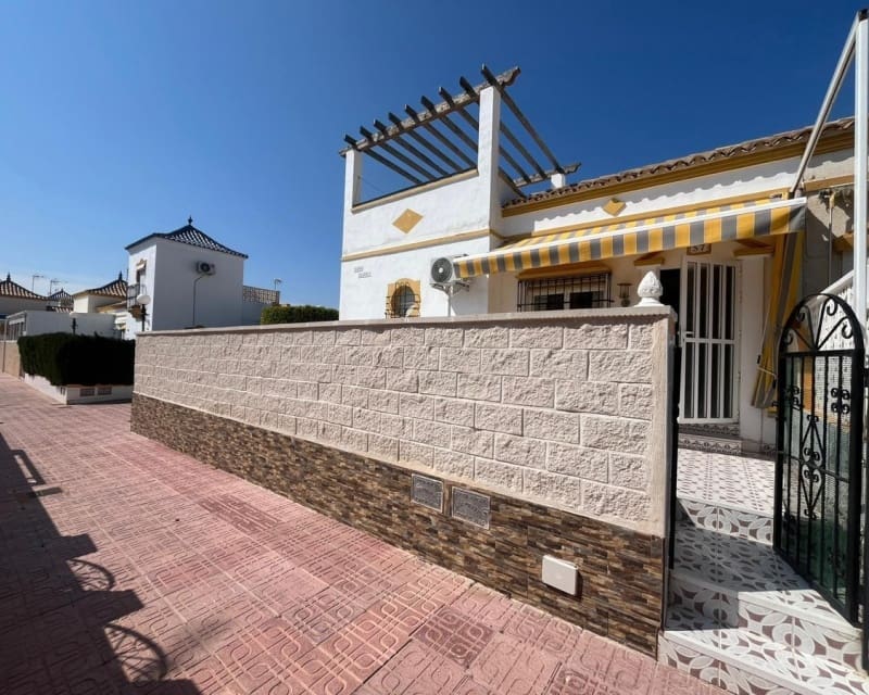 2 bedroom Villa for sale in Los Altos with pool - € 165,000 (Ref: 10167417)