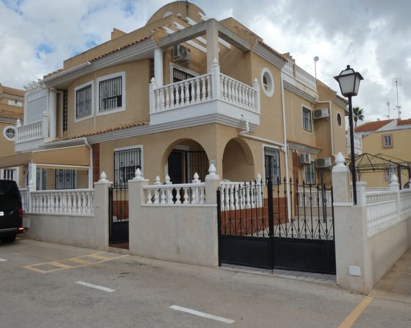 3 bedroom Townhouse for sale in Cabo Roig with pool - € 249,995 (Ref: 10167507)