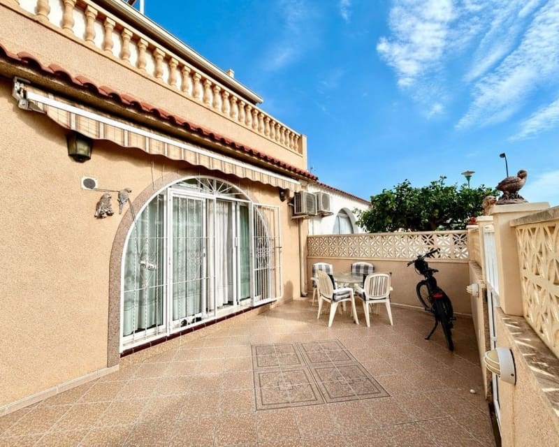 Casa de 3 habitaciones en Torrevieja en venta - 199.000 € (Ref: 10175715)