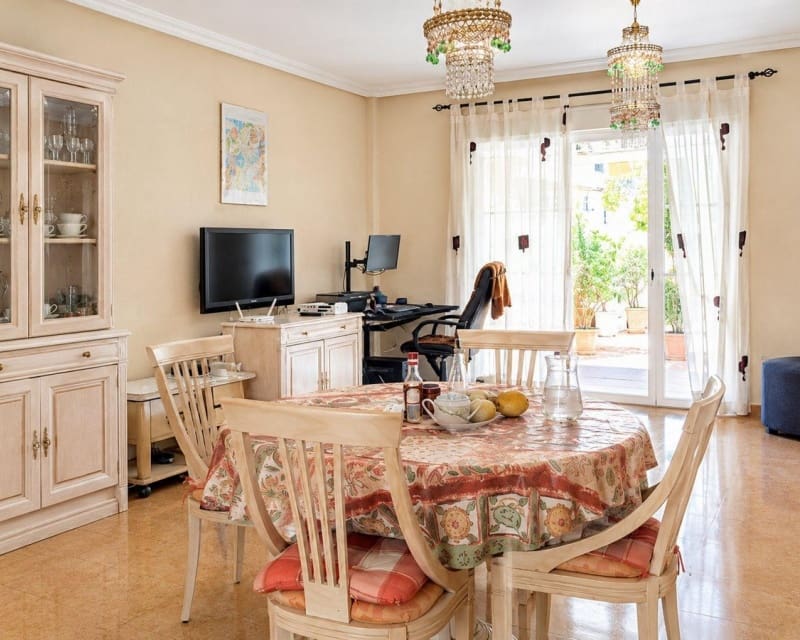 Chalet de 2 habitaciones en Cabo Roig en venta con piscina garaje - 198.000 € (Ref: 10175717)