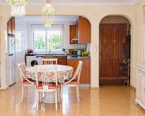 Chalet de 2 habitaciones en Cabo Roig, Orihuela en venta con piscina garaje - 198.000 € (Ref: 10175717)