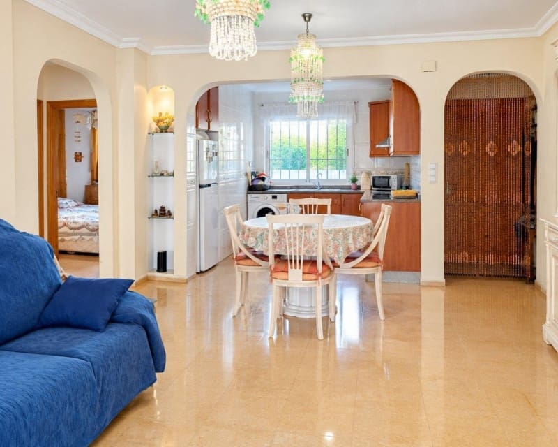Chalet de 2 habitaciones en Cabo Roig en venta con piscina garaje - 198.000 € (Ref: 10175717)