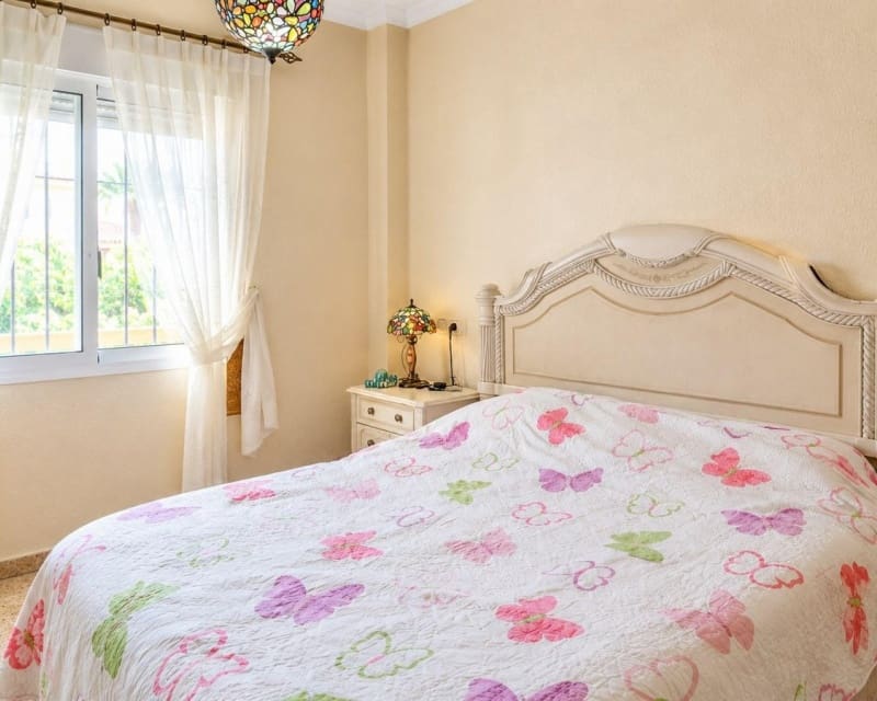 Chalet de 2 habitaciones en Cabo Roig en venta con piscina garaje - 198.000 € (Ref: 10175717)