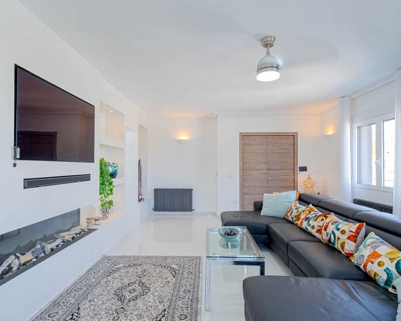 3 makuuhuone Huvila myytävänä paikassa Villamartin mukana uima-altaan - 770 000 € (Ref: 10179327)