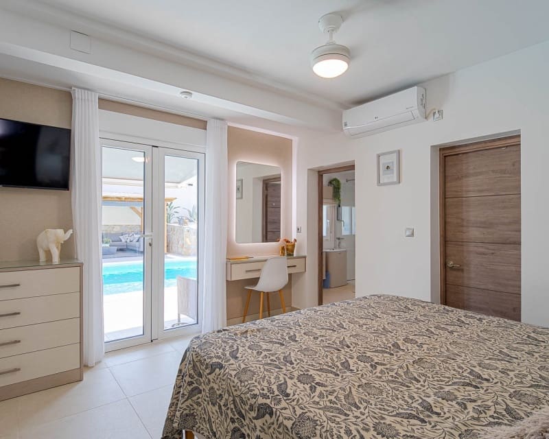 3 makuuhuone Huvila myytävänä paikassa Villamartin mukana uima-altaan - 770 000 € (Ref: 10179327)