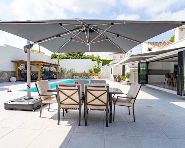3 makuuhuone Huvila myytävänä paikassa Villamartin, Orihuela mukana uima-altaan - 770 000 € (Ref: 10179327)