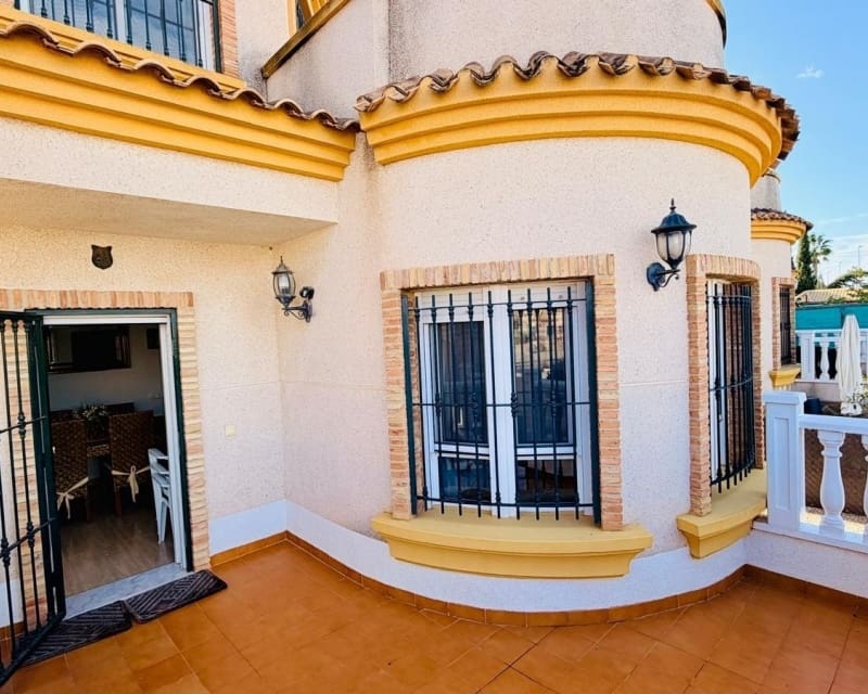 3 soveværelse Villa til salg i Los Montesinos med garage - € 255.000 (Ref: 10179335)