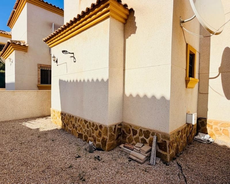 3 soveværelse Villa til salg i Los Montesinos med garage - € 255.000 (Ref: 10179335)