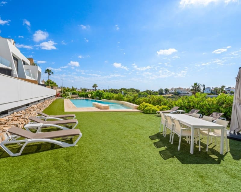 2 soveværelse Lejlighed til salg i Villamartin med swimmingpool garage - € 349.500 (Ref: 10179337)