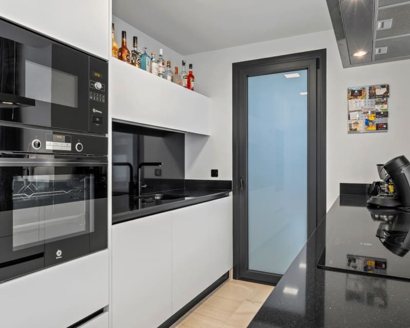 2 soveværelse Lejlighed til salg i Villamartin med swimmingpool garage - € 349.500 (Ref: 10179337)