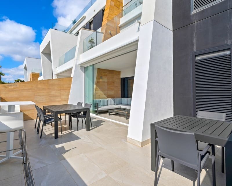2 soveværelse Lejlighed til salg i Villamartin med swimmingpool garage - € 349.500 (Ref: 10179337)