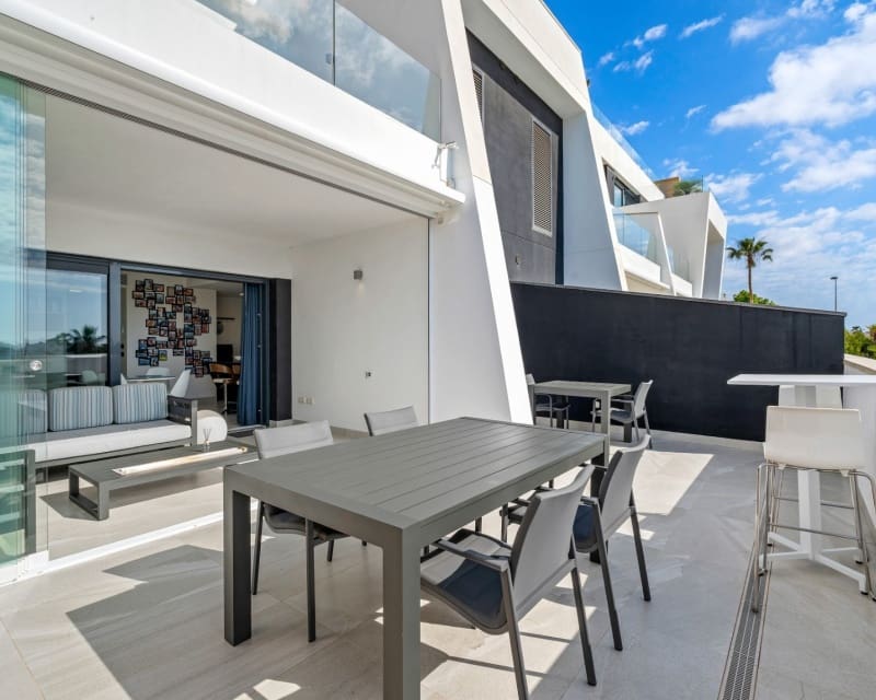 2 soveværelse Lejlighed til salg i Villamartin med swimmingpool garage - € 349.500 (Ref: 10179337)