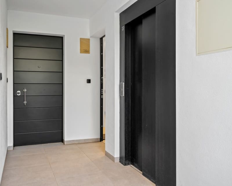 2 soveværelse Lejlighed til salg i Villamartin med swimmingpool garage - € 349.500 (Ref: 10179337)