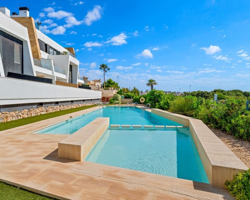2 soveværelse Lejlighed til salg i Villamartin med swimmingpool garage - € 349.500 (Ref: 10179337)