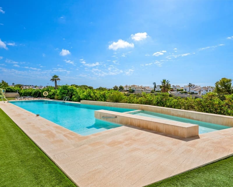 2 soveværelse Lejlighed til salg i Villamartin med swimmingpool garage - € 349.500 (Ref: 10179337)