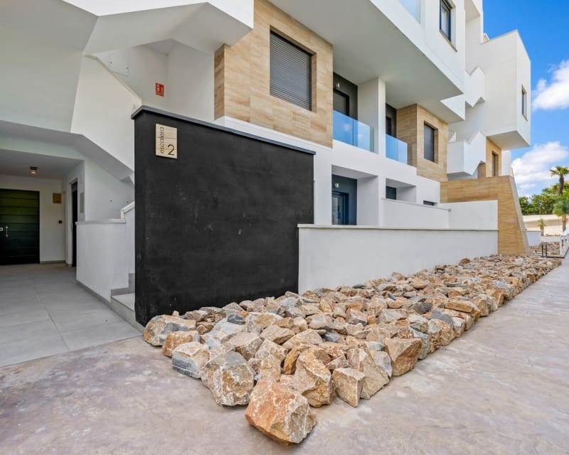 2 soveværelse Lejlighed til salg i Villamartin med swimmingpool garage - € 349.500 (Ref: 10179337)