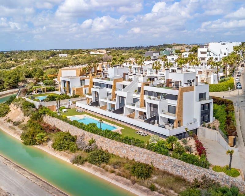 2 soveværelse Lejlighed til salg i Villamartin med swimmingpool garage - € 349.500 (Ref: 10179337)