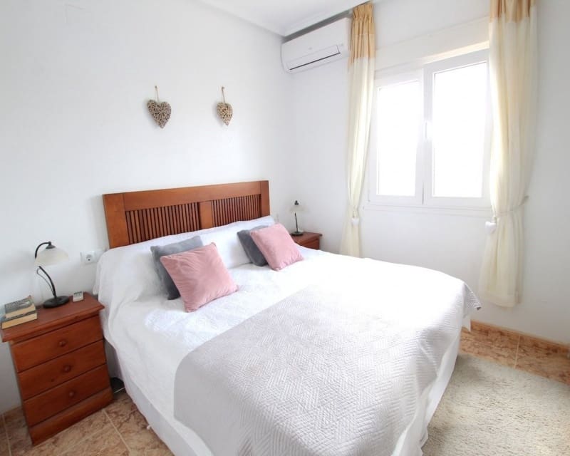 Casa de 2 habitaciones en Villamartin en venta con piscina - 179.500 € (Ref: 10179339)