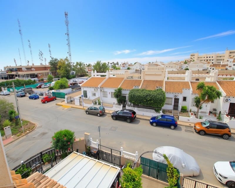 Casa de 2 habitaciones en Villamartin en venta con piscina - 179.500 € (Ref: 10179339)
